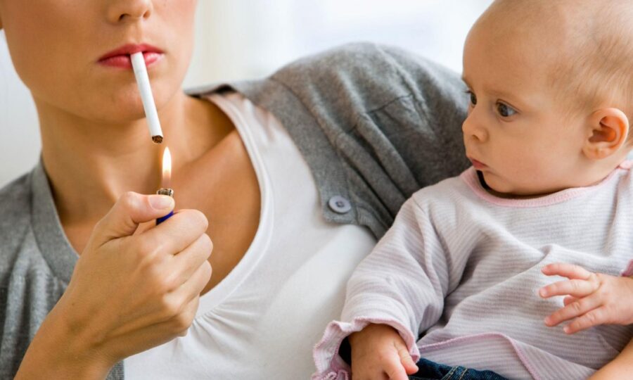 عوارض دود سیگار و قلیان برای نوزاد