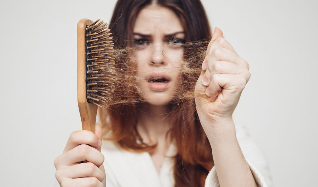 ۲۰ دلیل شایع ریزش مو و جلوگیری از آن