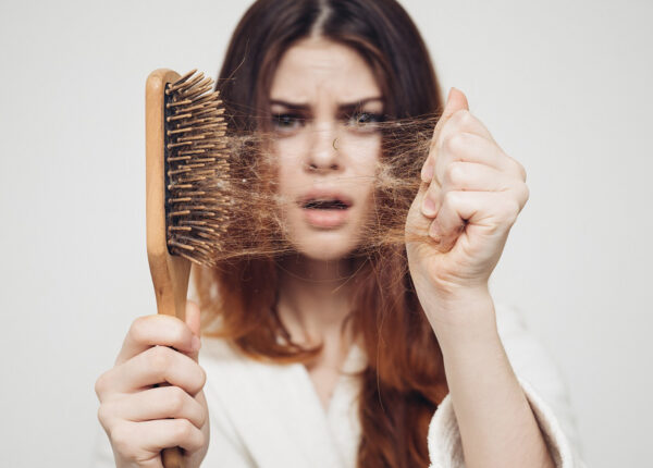 20 دلیل شایع ریزش مو و جلوگیری از آن